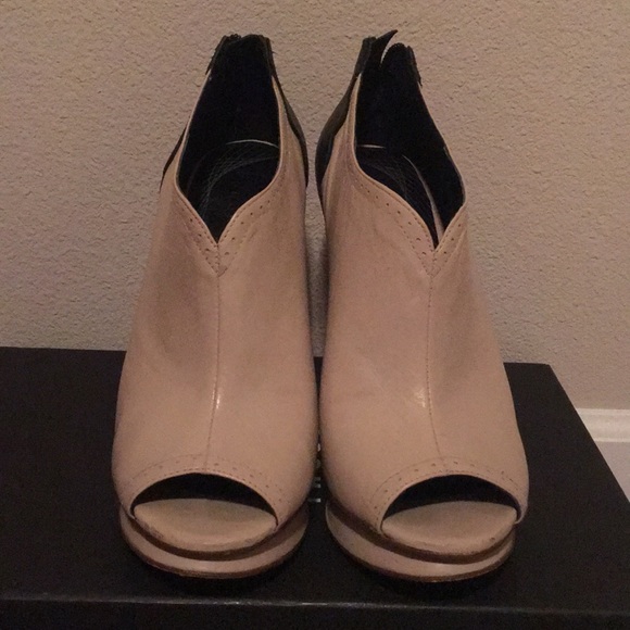 Black and cream Trouve heels - Picture 3 of 4